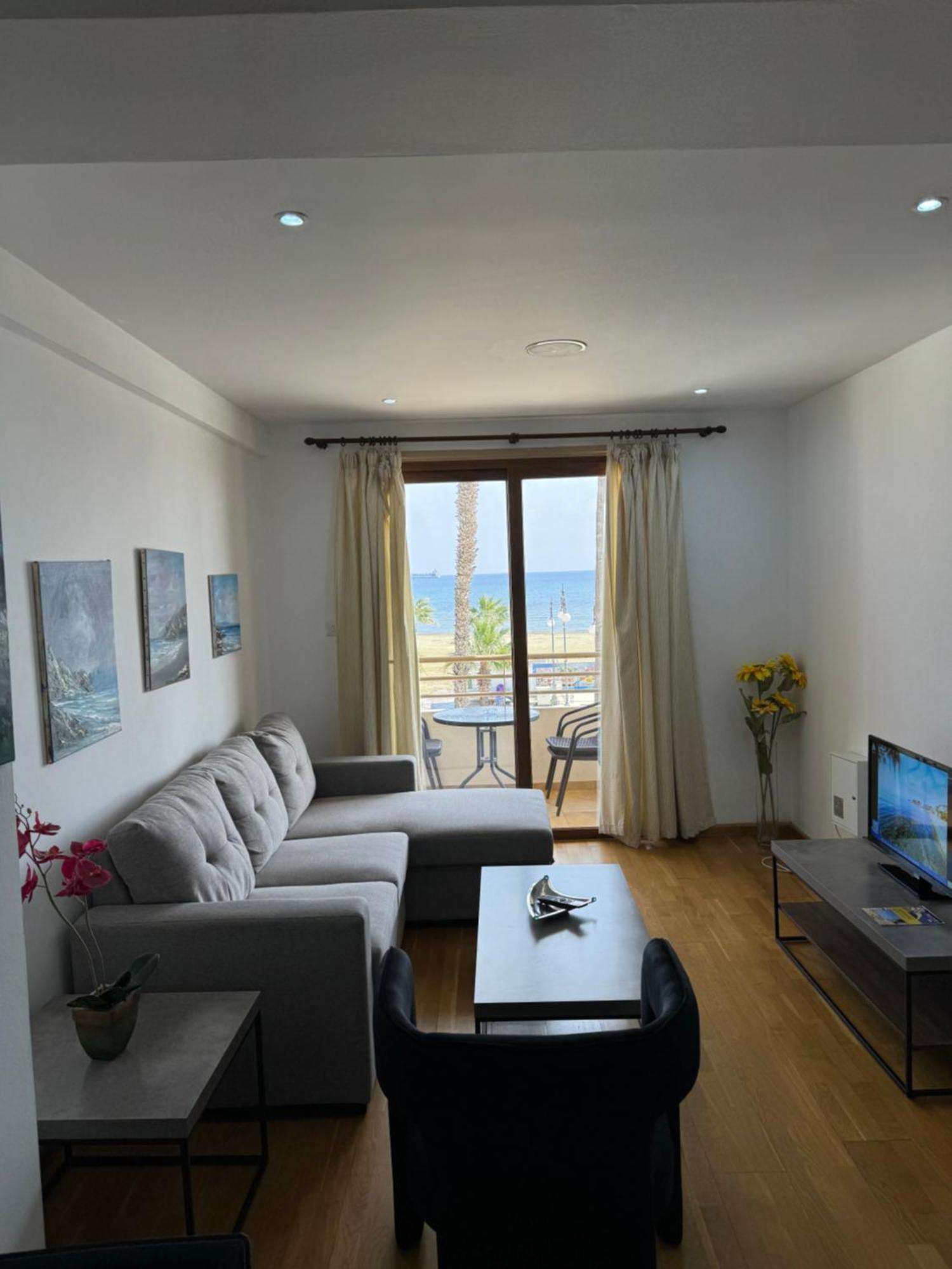 Ithaki Phinikoudes Apartment No. 102 ลาร์นาคา ภายนอก รูปภาพ
